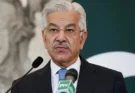 افغان طلبہ کے حق میں آواز اٹھانے والوں کو خواجہ آصف کا کرارا جواب